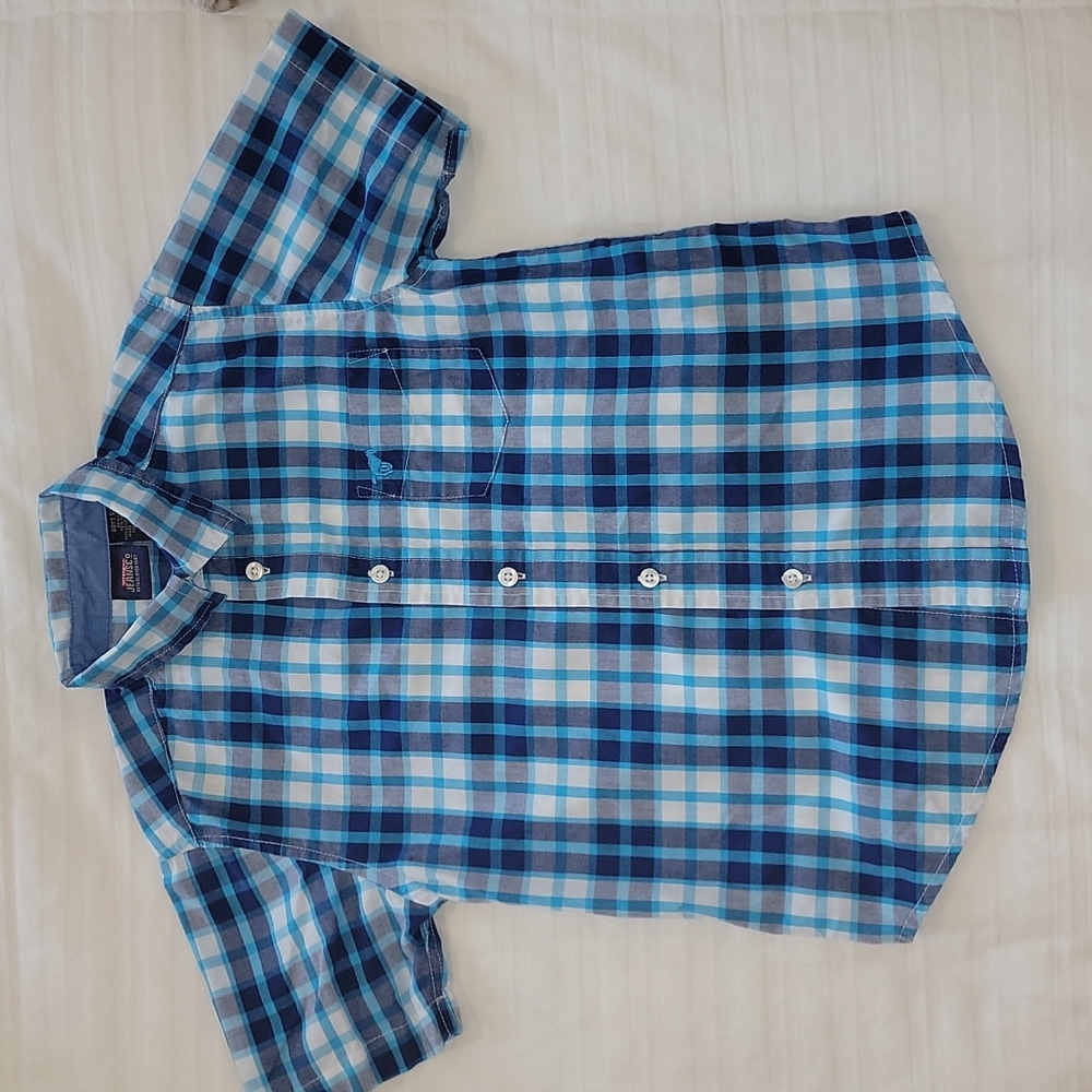 Wranglers short-sleeved button-down shirt